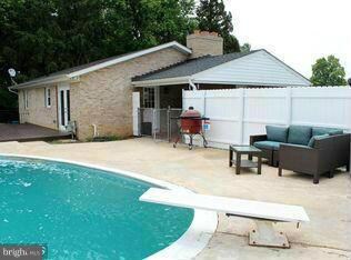 10920 Oak Forest Cir, Hagerstown, MD 21740 - photo 2