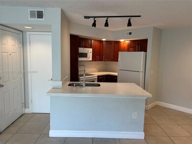 12980 Vista Isles Dr unit 312, Plantation, FL 33325 - photo 3