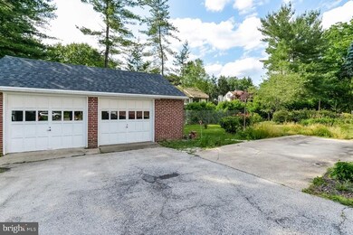 910 Delmont Dr, Wynnewood, PA 19096 - photo 5