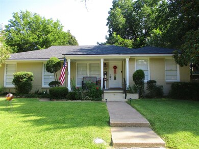 407 E 9th St, Bonham, TX 75418 - photo 2