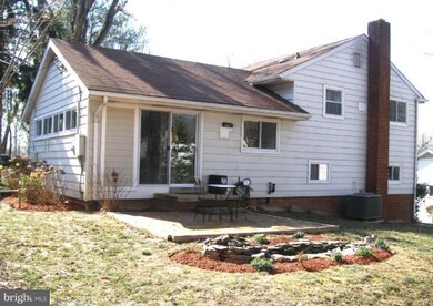 10828 Charles Dr, Fairfax, VA 22030 - photo 3