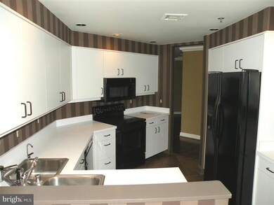 St. James Condominiums unit 903, Baltimore, MD 21218 - photo 6