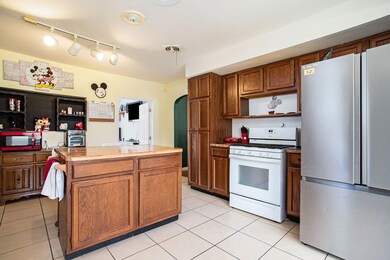 1119 Huntly kitchen appliances included