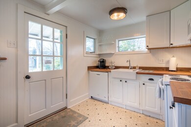 4 Winemack St, Oak Bluffs, MA 02568 - photo 6