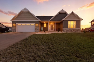 3189 S Warbler Ct, Beloit, WI 53511 - photo 2