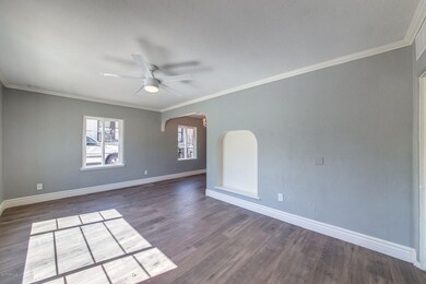 638 N Robson 5