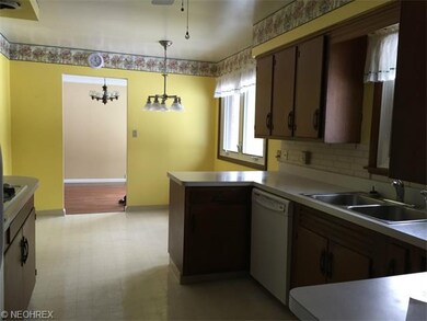 Eat-in Area that Overlooks Backyard & has Hallway 