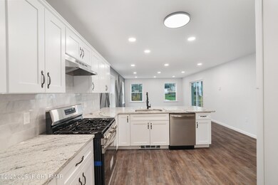 8585 Periwinkle Dr, Tobyhanna, PA 18466 - photo 4