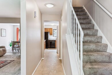3-web-or-mls-136-stornoway-dr-e