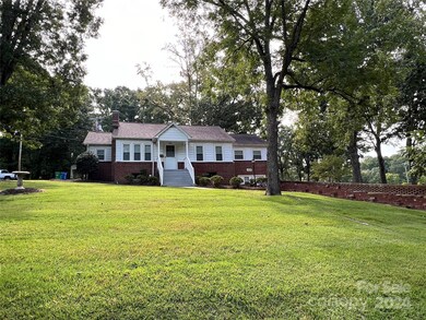 112 Linwood Dr, Albemarle, NC 28001 - photo 2