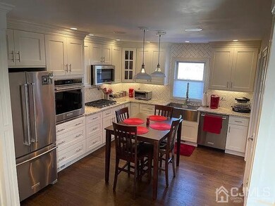 eat in kitchen with SS kitchen aid appliances