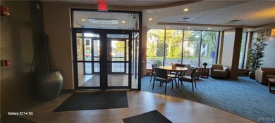 PARKWAY APARTMENTS
LOBBY