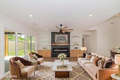 HOB_0425-Edit - Living Room - Luxury - 0
