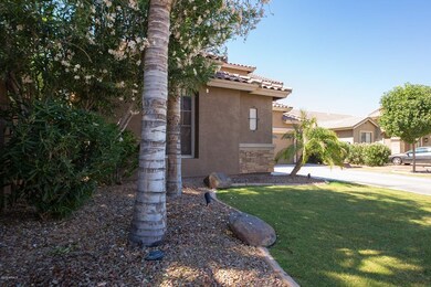 233 W Hawk Way-3