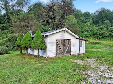 213 Hargus Creek Rd, Holbrook, PA 15341 - photo 4