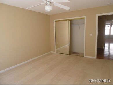 22 Gray Wolf Ln, Hendersonville, NC 28792 - photo 3