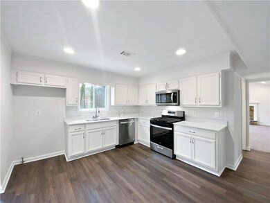 9176 Chickasaw Ct, Jonesboro, GA 30236 - photo 2