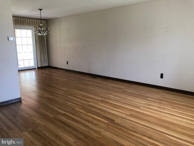 208 Surrey Rd, Chalfont, PA 18914 - photo 2