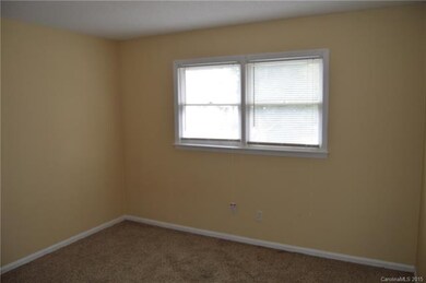 643 W Sharpe St, Statesville, NC 28677 - photo 3