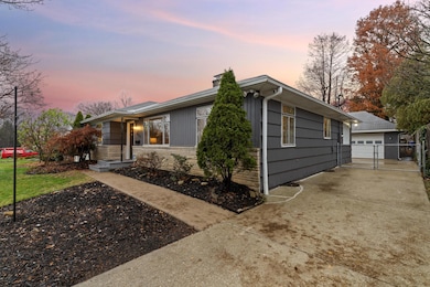 2676 Nottingham Rd, Columbus, OH 43221 - photo 4