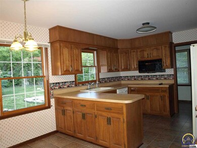 3101 SW Burlingame Rd, Topeka, KS 66611 - photo 2