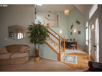 869 SW 26th St, Troutdale, OR 97060 - photo 4