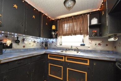 35 Edgewater Dr, Blackstone, MA 01504 - photo 6