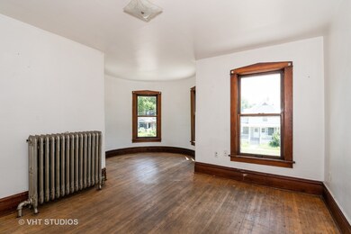 472 N Spring St, Elgin, IL 60120 - photo 2