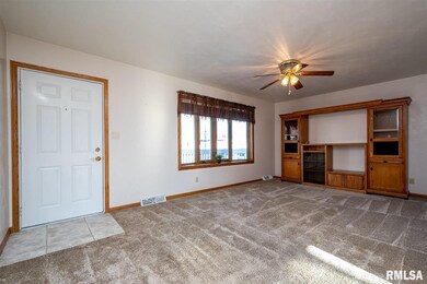 2169 W 34th St, Davenport, IA 52806 - photo 3