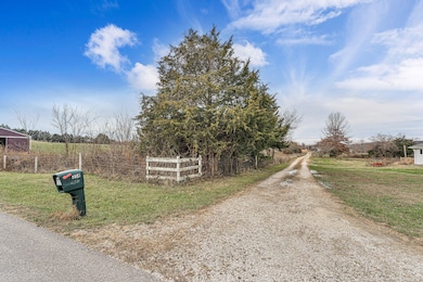 354 Honeysuckle Rd, Marshfield, MO 65706 - photo 2