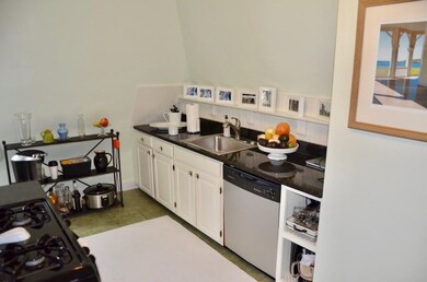 6 Ayrault St unit 3, Newport, RI 02840 - photo 4