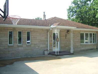 522 9th St, Covington, IN 47932 - photo 2