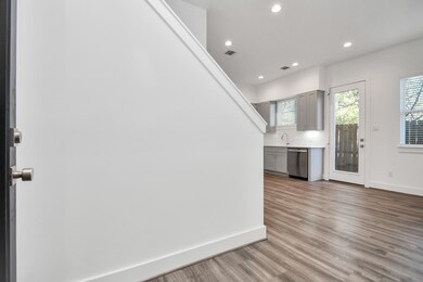 9028 Laverne Laurel Ln, Houston, TX 77080 - photo 5