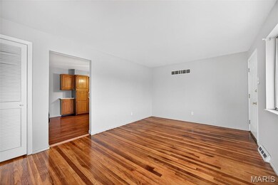 6902 Howdershell Rd, Hazelwood, MO 63042 - photo 6