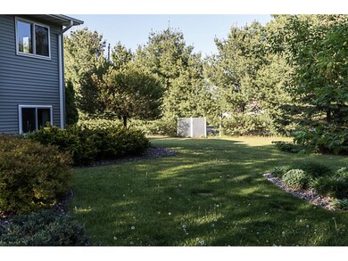 Nicely landscaped and very private!