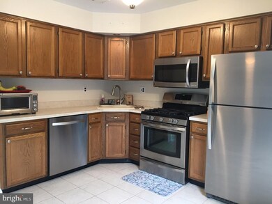 226 Leedom Way unit 102, Newtown, PA 18940 - photo 6