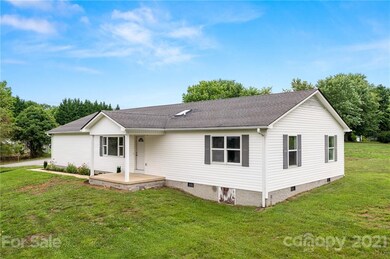 111 Kim Ln, Hendersonville, NC 28792 - photo 2