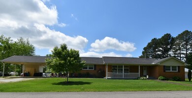 124 W Brooklyn St, Linden, TN 37096 - photo 3