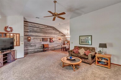 1709 Adams Ln, Azle, TX 76020 - photo 4