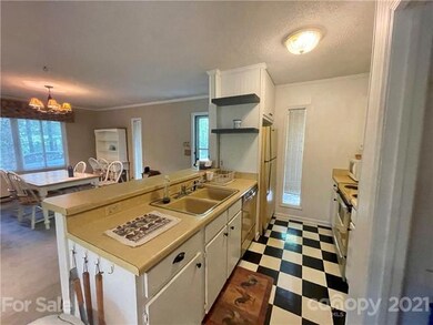 Kitchen w/retro flooring