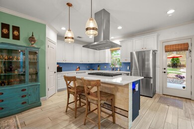 Kitchen with appliances with stainless steel fini