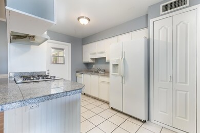 919 W Parkway-10