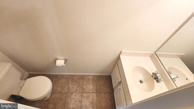 13215 Coppermill Dr, Herndon, VA 20171 - photo 6