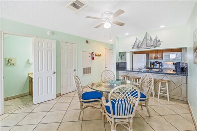 Dining area, breakfast bar, 1/2 powder room, close