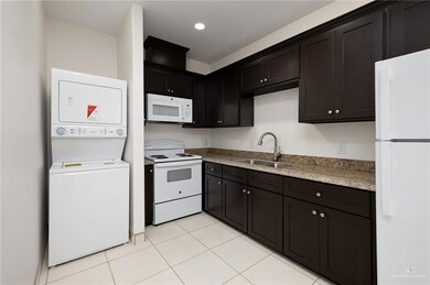 2326 N Valley Cir unit B, La Feria, TX 78559 - photo 6