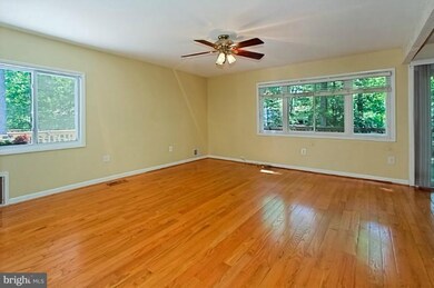5333 Southport Ln, Fairfax, VA 22032 - photo 5