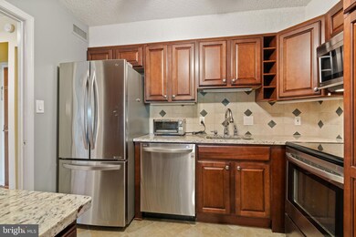 Lakeside Plaza Condominium unit 918, Baileys Crossroads, VA 22041 - photo 6