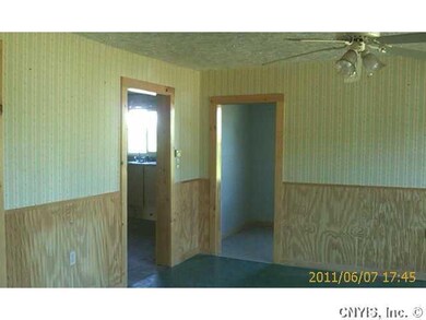 Dining Room Large spacious Dinning room or could b