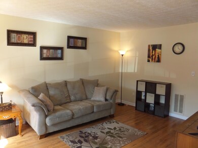 2 Living Room 1680