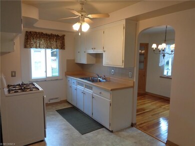 Very Clean Eat-In Kitchen